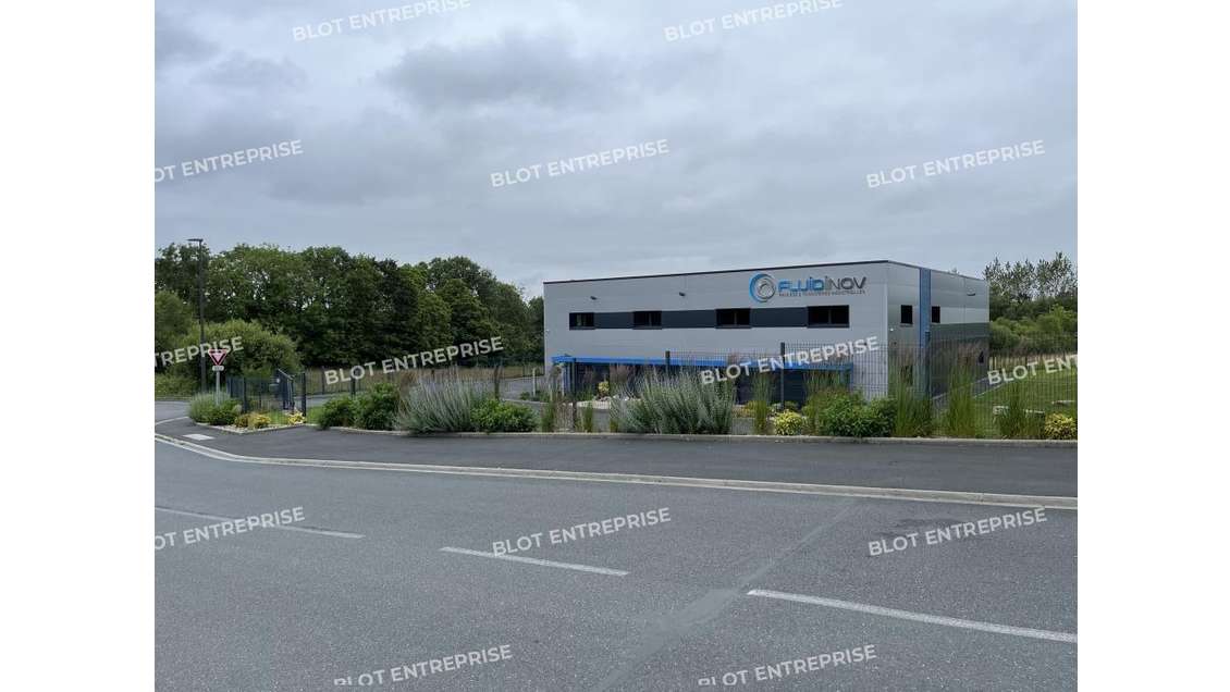 A louer bâtiment d'activités 768m² Pluguffan D785