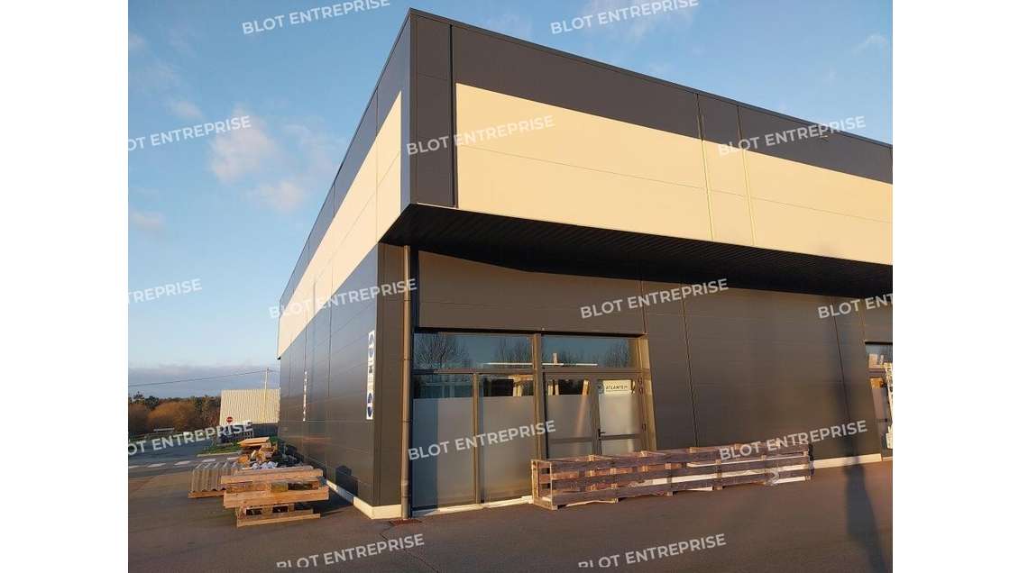 A louer local d'activités 230m² à Plumelin N24