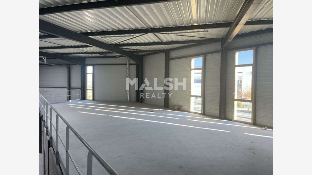 Loue local activités 407m² à Saint Bonnet de Mure