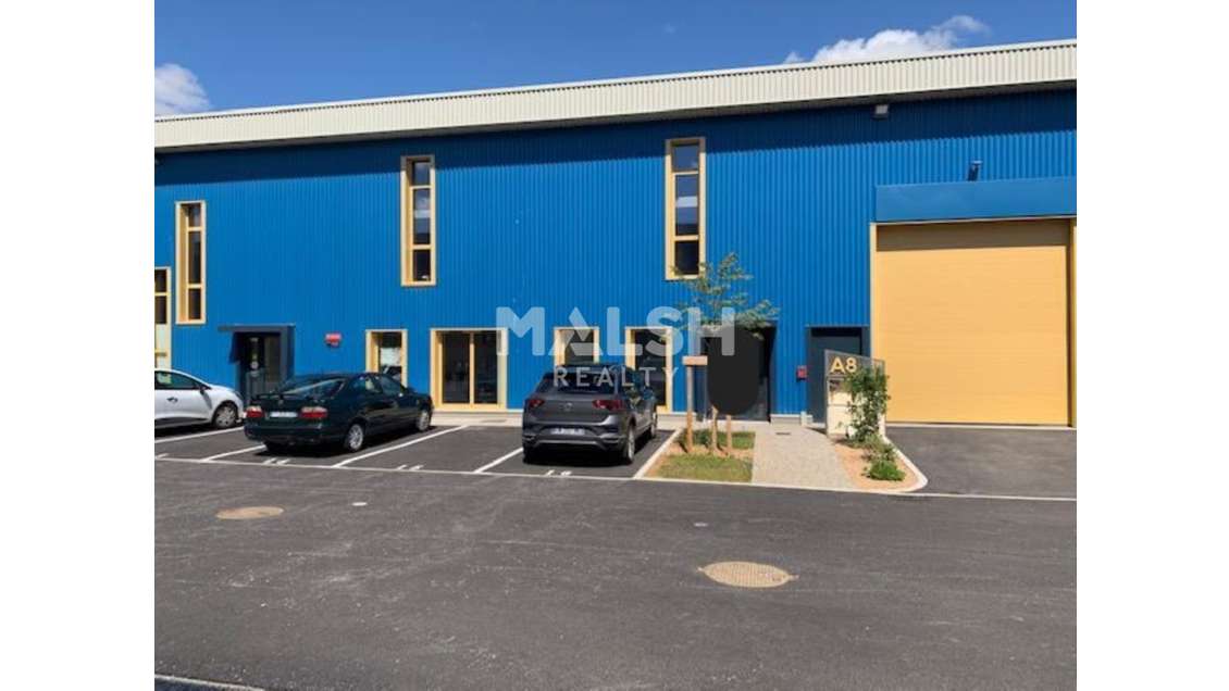 Loue local activités 407m² à Saint Bonnet de Mure