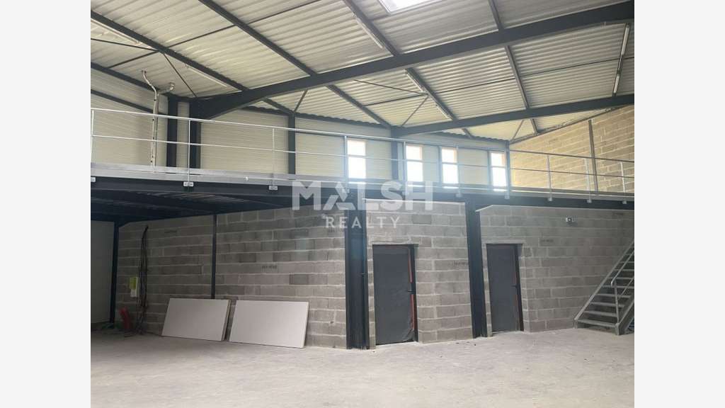 Loue local activités 407m² à Saint Bonnet de Mure