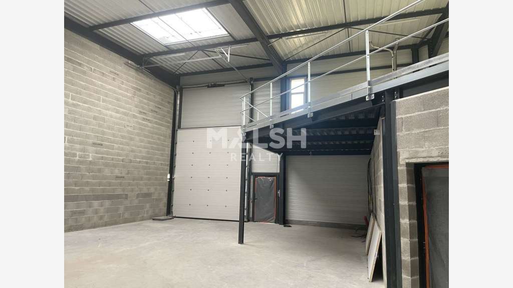 Loue local activités 407m² à Saint Bonnet de Mure