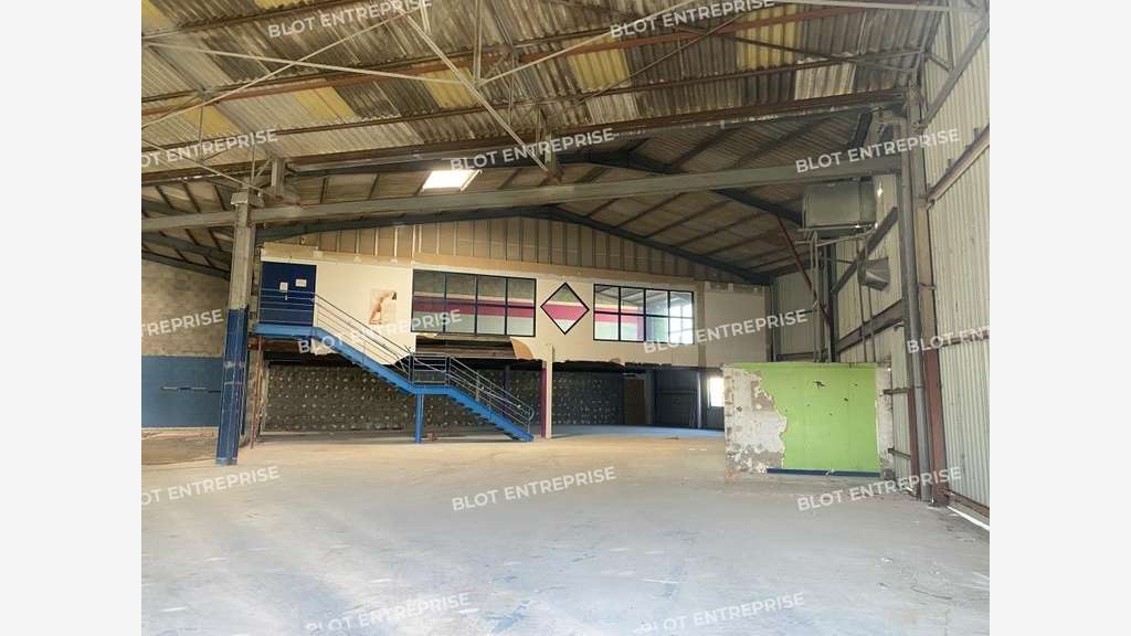 A louer local d'activité 950m² ZI Sud Saint-Malo