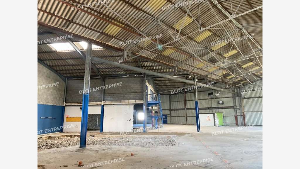 A louer local d'activité 950m² ZI Sud Saint-Malo