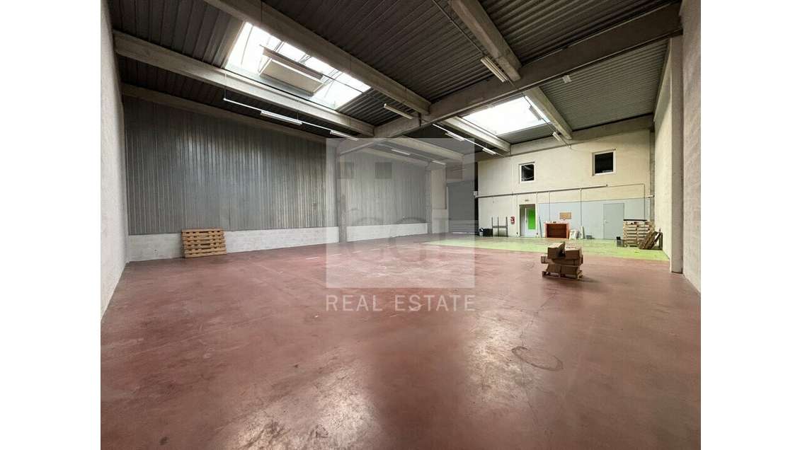 A louer local d'activités 370m² à St Priest