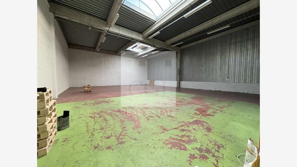 A louer local d'activités 370m² à St Priest