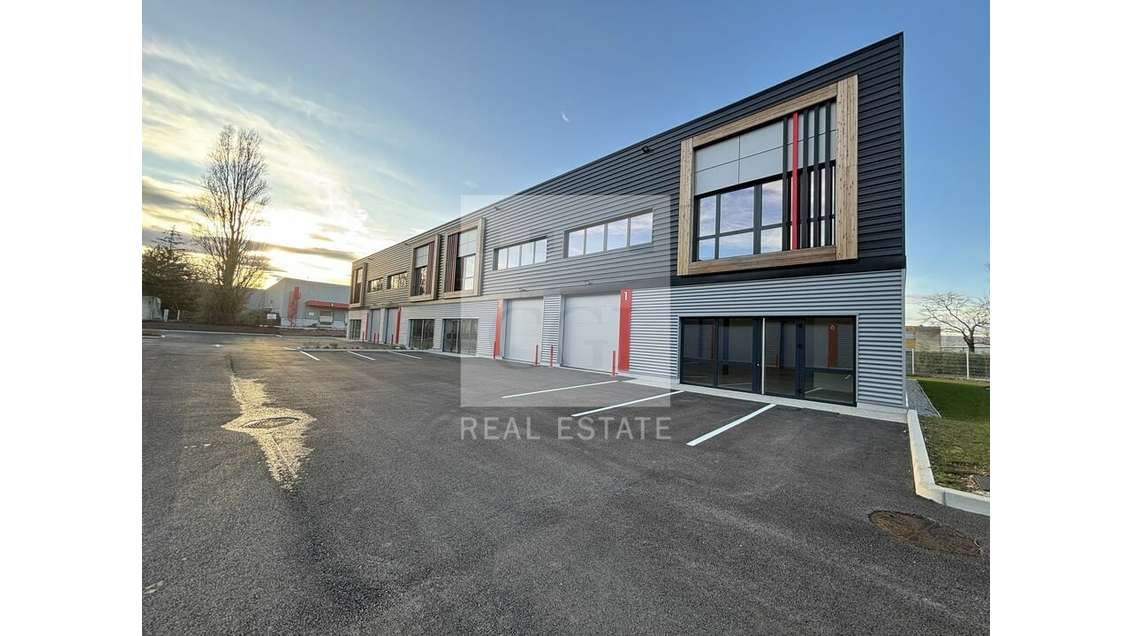 A louer locaux neufs à St Quentin Fallavier