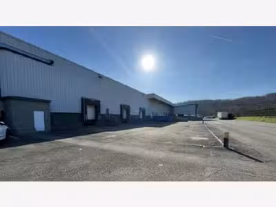 Loue local activité 1111m² St Quentin Fallavier