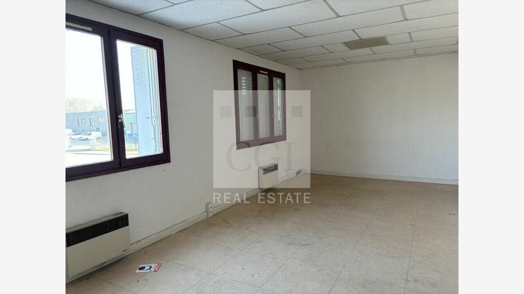 A louer locaux 135m² à Saint-Symphorien-d'Ozon