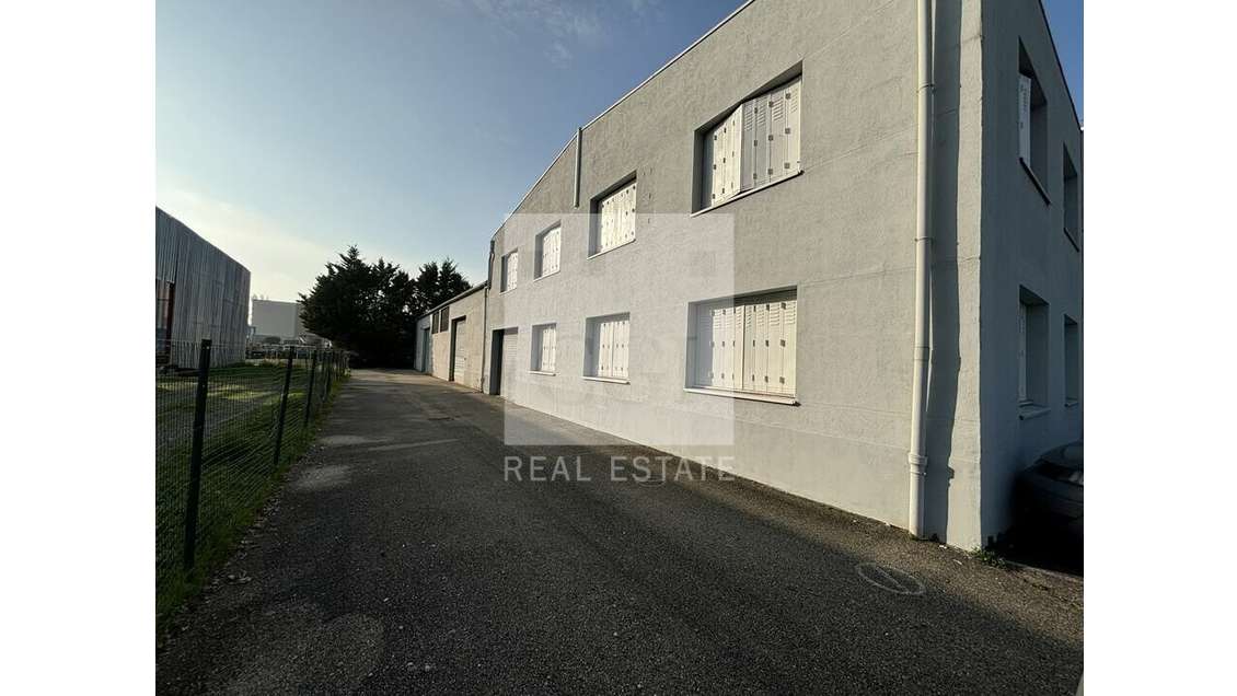 A louer locaux 135m² à Saint-Symphorien-d'Ozon