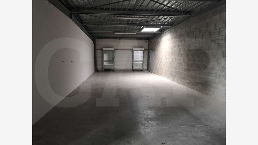 A louer local d'activité récent 228m² à Pontivy
