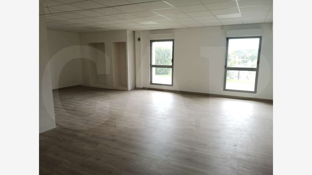 A louer local d'activité récent 228m² à Pontivy