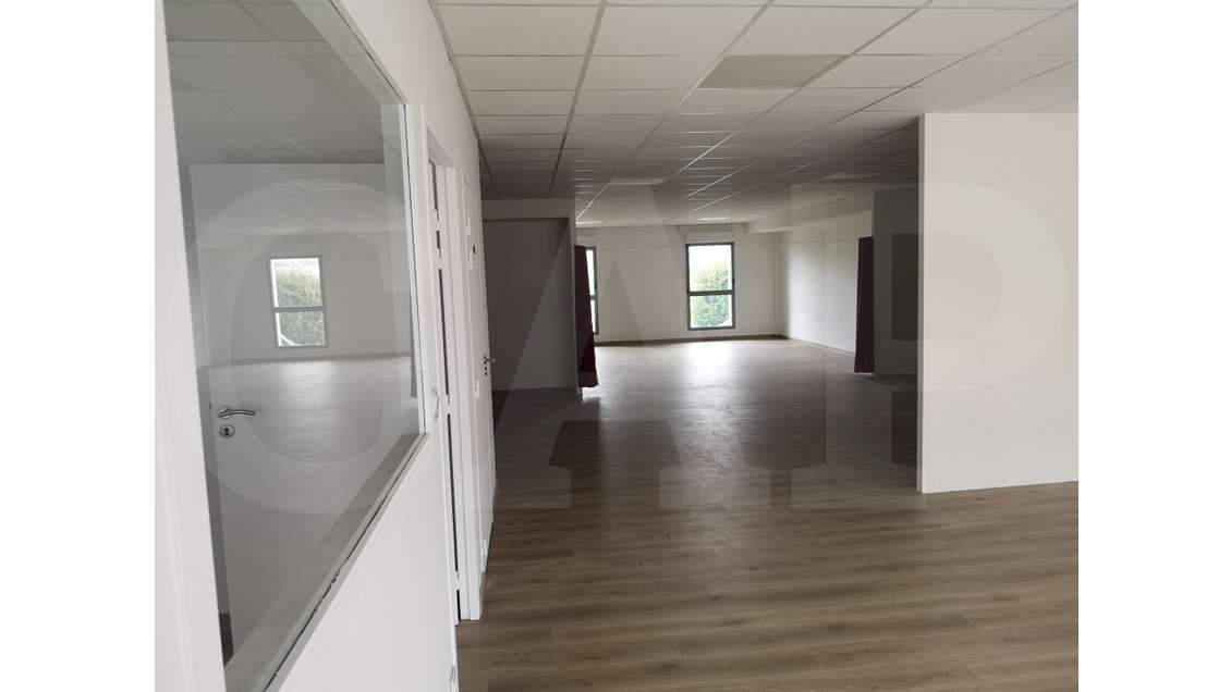 A louer local d'activité récent 228m² à Pontivy
