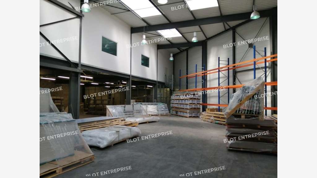 A louer local activités 1 313m² à Rezé Sud