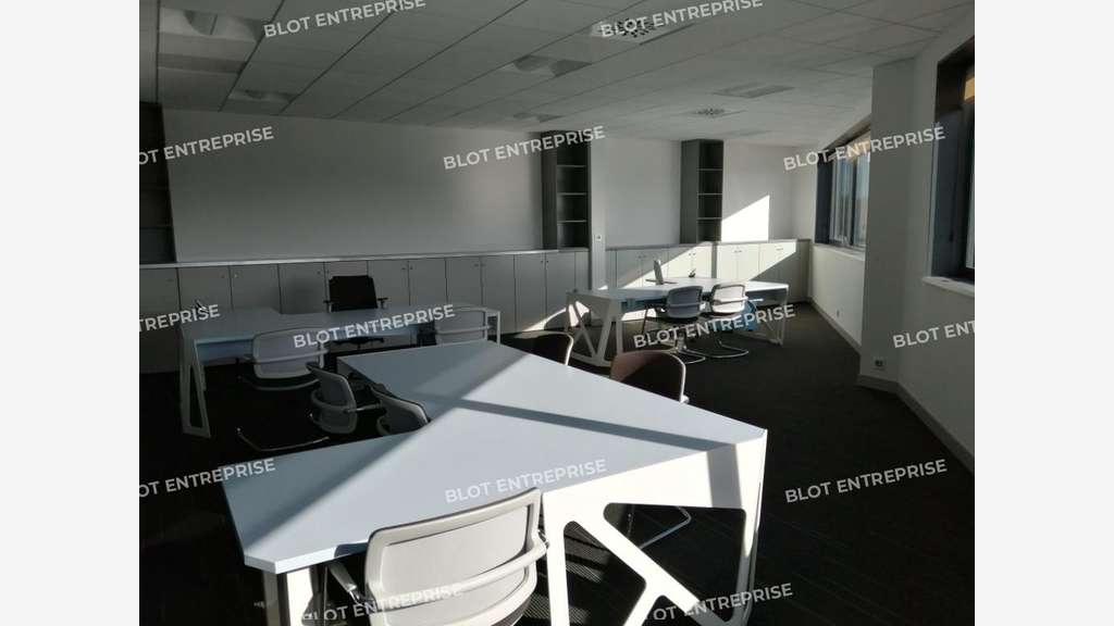 A louer local activités 1 313m² à Rezé Sud