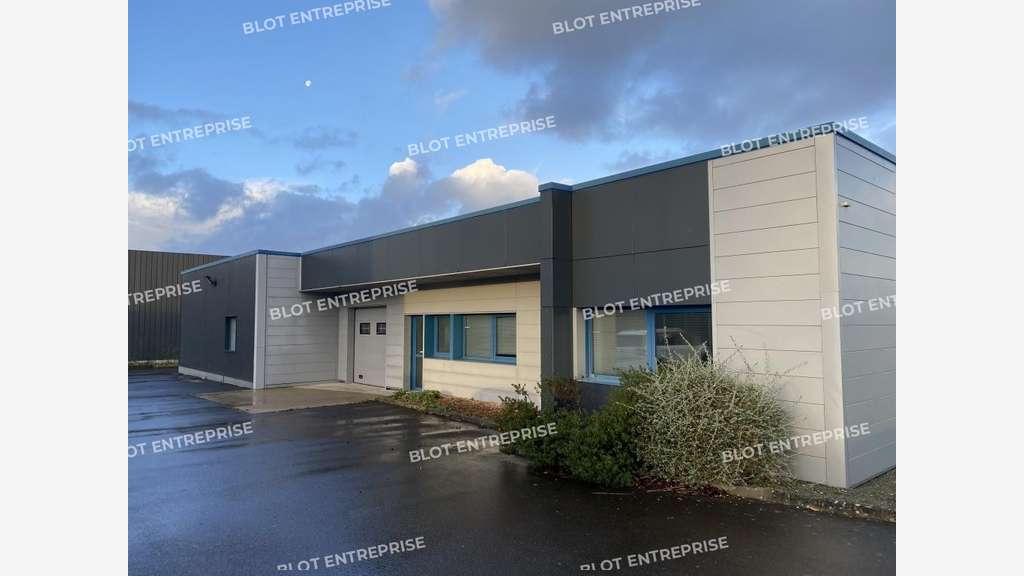 A louer local d'activité 400m² à Taden