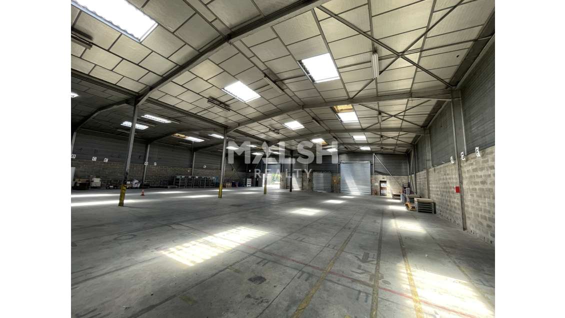 A louer local d'activité 1200m² à Vaulx-en-Velin