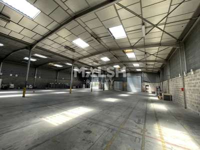 Location Locaux d'activités - Entrepôts à Vaulx-en-Velin