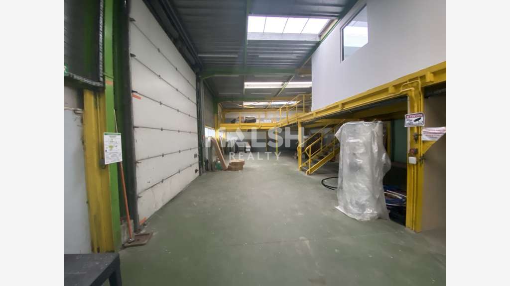 A louer local d'activité 480m² à Vaulx-en-Velin