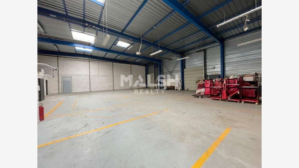 Local d'activités 775m² à louer à Vaulx-en-Velin