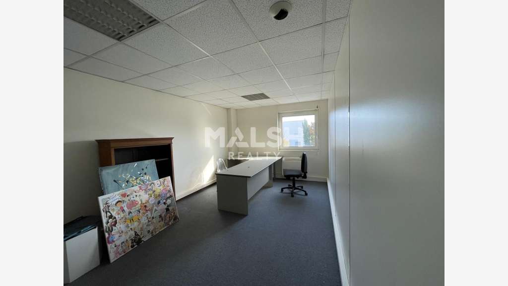 Local d'activités 775m² à louer à Vaulx-en-Velin