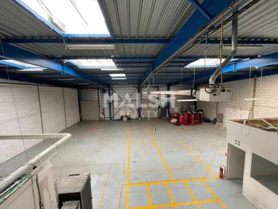 Location Locaux d'activités - Entrepôts à Vaulx-en-Velin