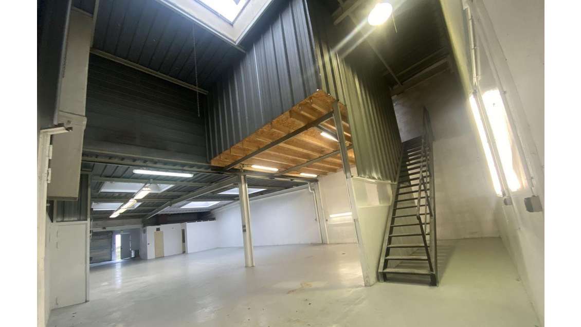 Location local d'activités 305m² ZI Vaux-le-Pénil