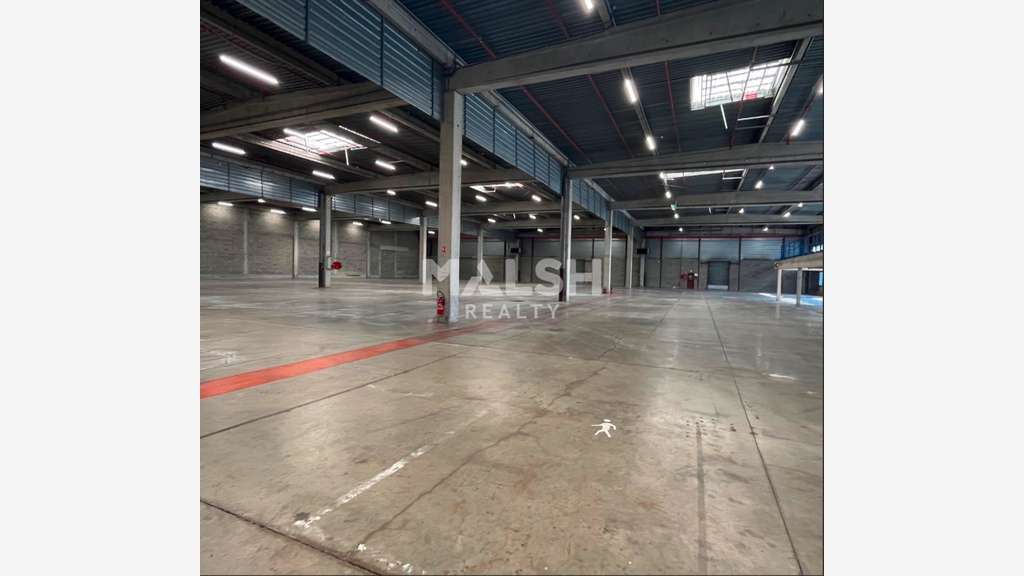 A louer local d'activité 3584m² en zac Vénissieux