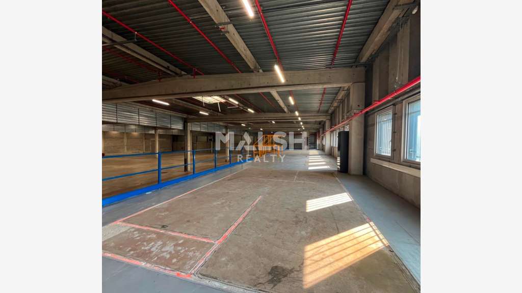 A louer local d'activité 3584m² en zac Vénissieux