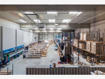 A louer local 940m² Parc des Chanteraines