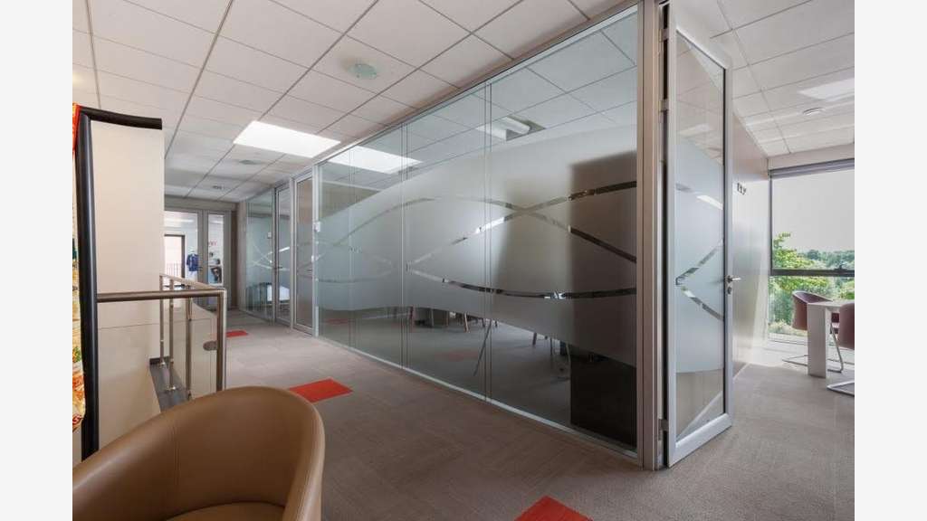 A louer local 1830m² Parc des Chanteraines