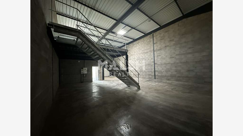 A louer local d'activité 208m² à Villette-d'Anthon