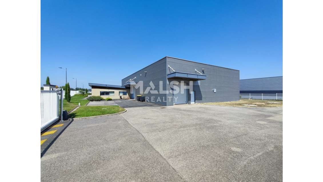 A louer local d'activité bureaux 870m² à Vourles