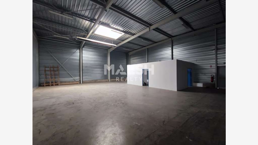 A louer local d'activité bureaux 870m² à Vourles