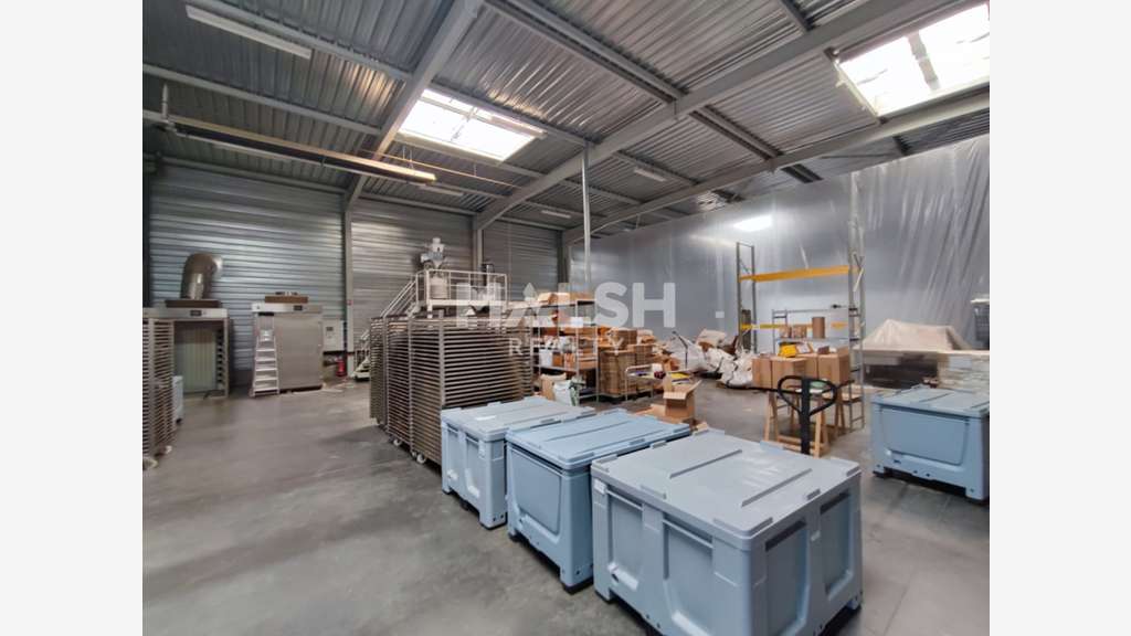 A louer local d'activité bureaux 870m² à Vourles