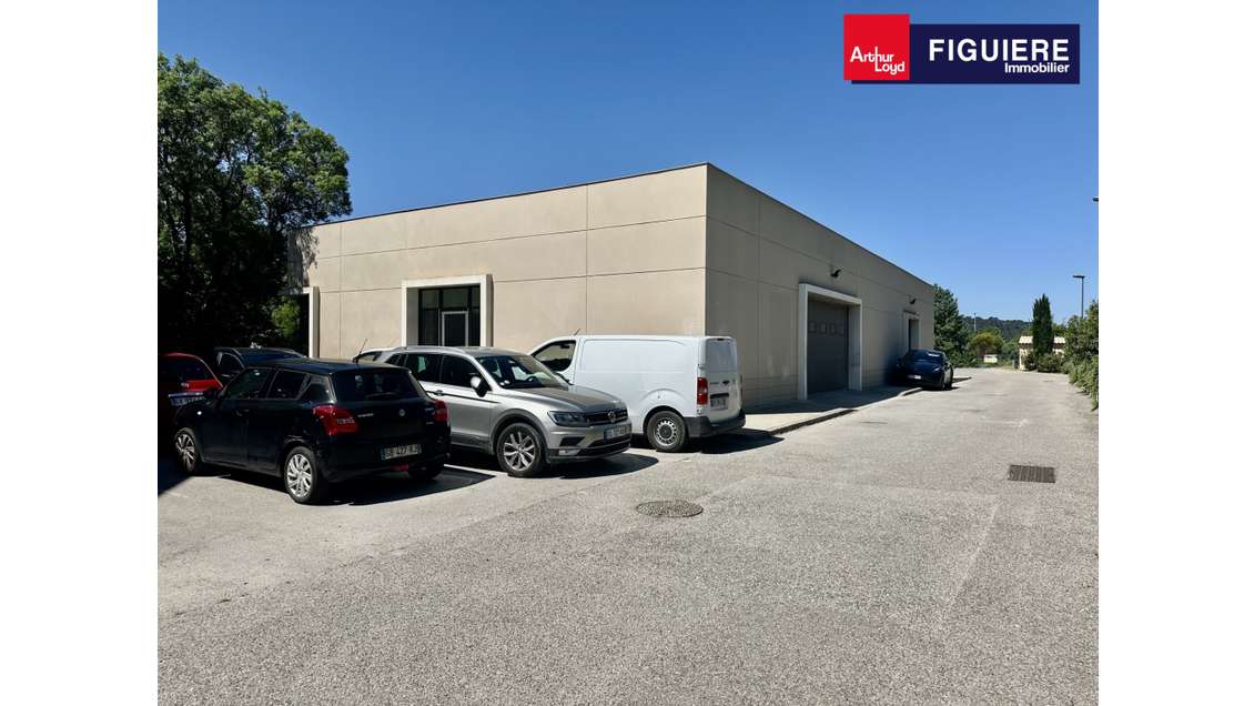 A louer local 259m² à Châteauneuf-le-Rouge