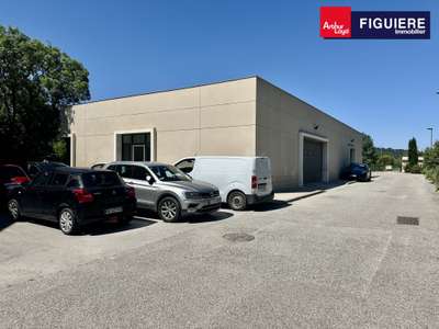 A louer local 259m² à Châteauneuf-le-Rouge