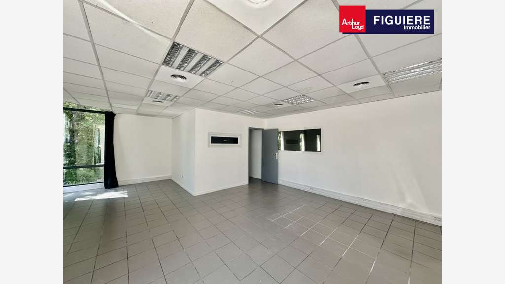 A louer local 259m² à Châteauneuf-le-Rouge