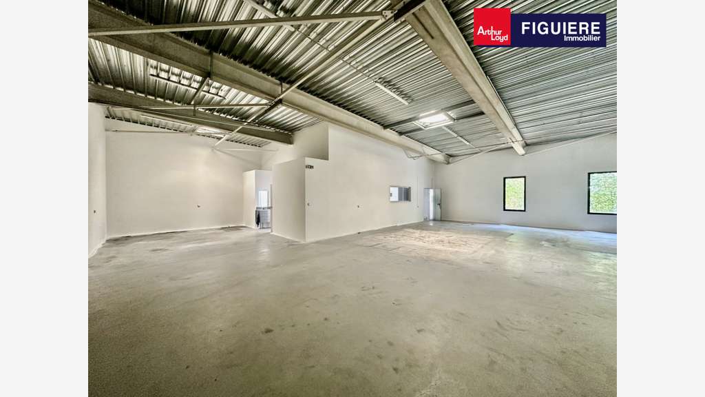 A louer local 259m² à Châteauneuf-le-Rouge