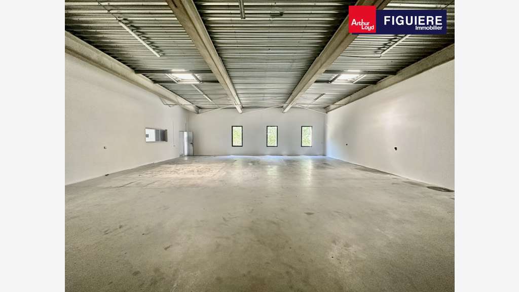 A louer local 259m² à Châteauneuf-le-Rouge