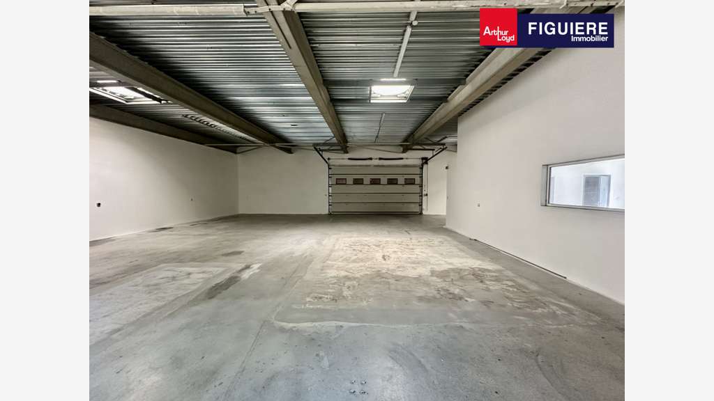 A louer local 259m² à Châteauneuf-le-Rouge