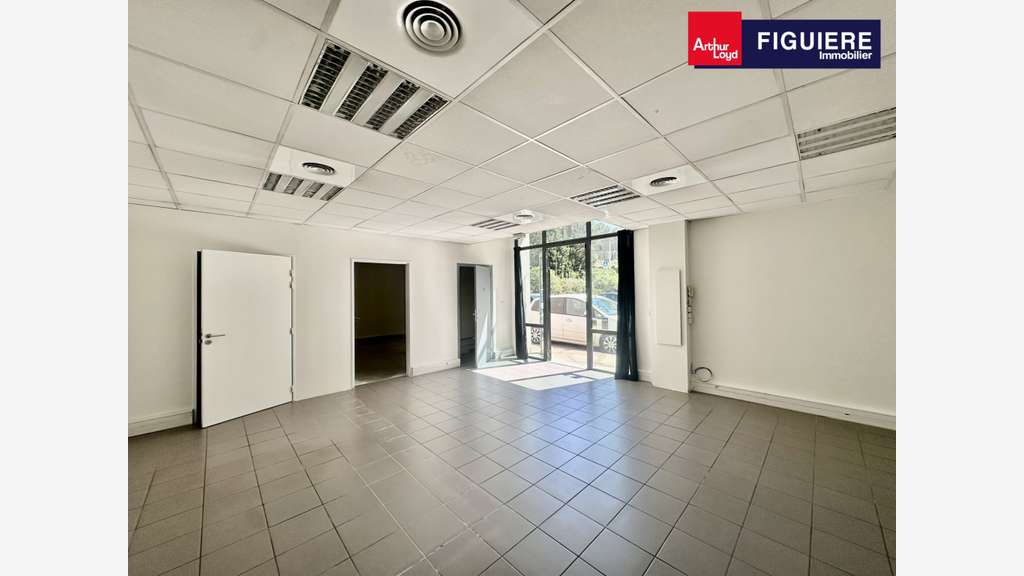 A louer local 259m² à Châteauneuf-le-Rouge