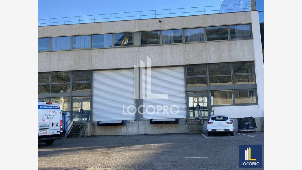 A louer local d'activité 1966m² ZI Carros