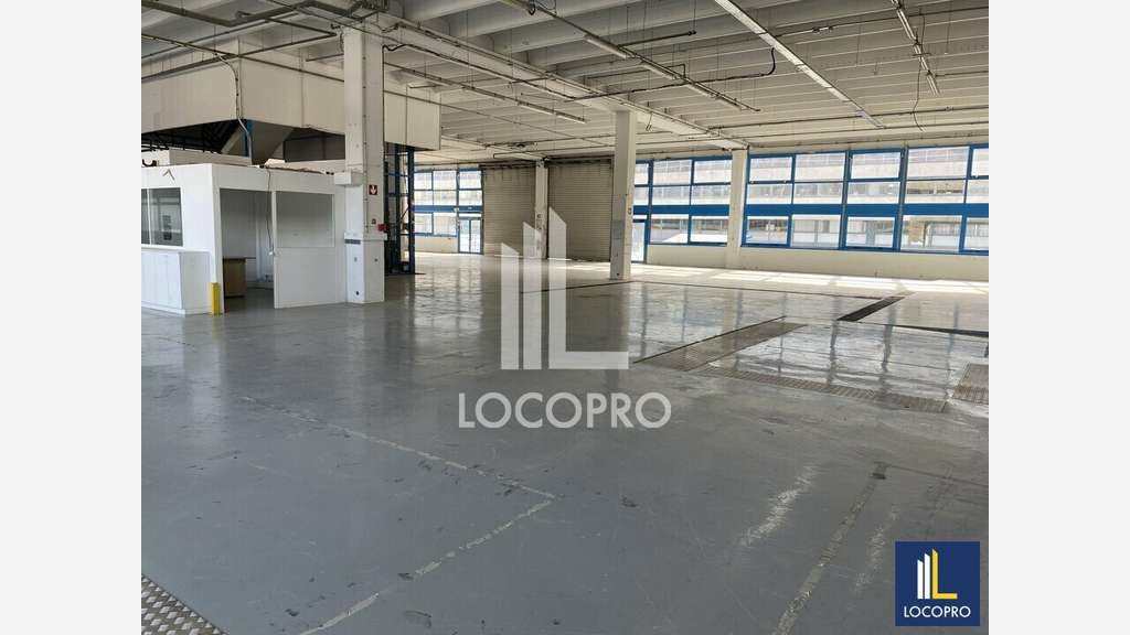 A louer local d'activité 1966m² ZI Carros