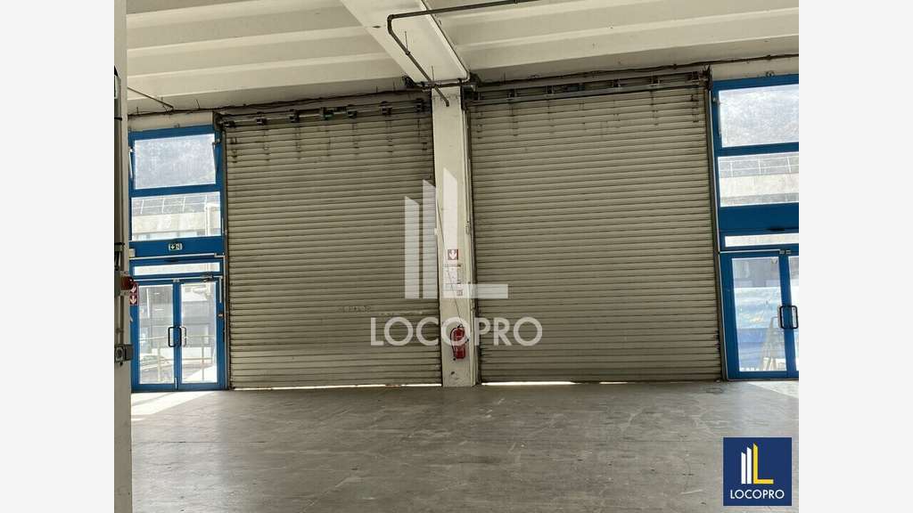 A louer local d'activité 1966m² ZI Carros
