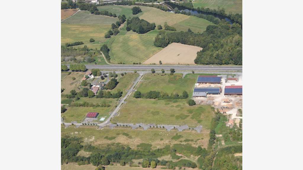 A louer local d'activité 147m² à Prat-Bonrepaux