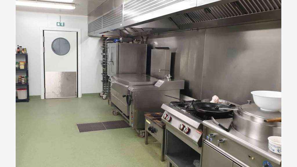 Local agroalimentaire 600m² à Martel