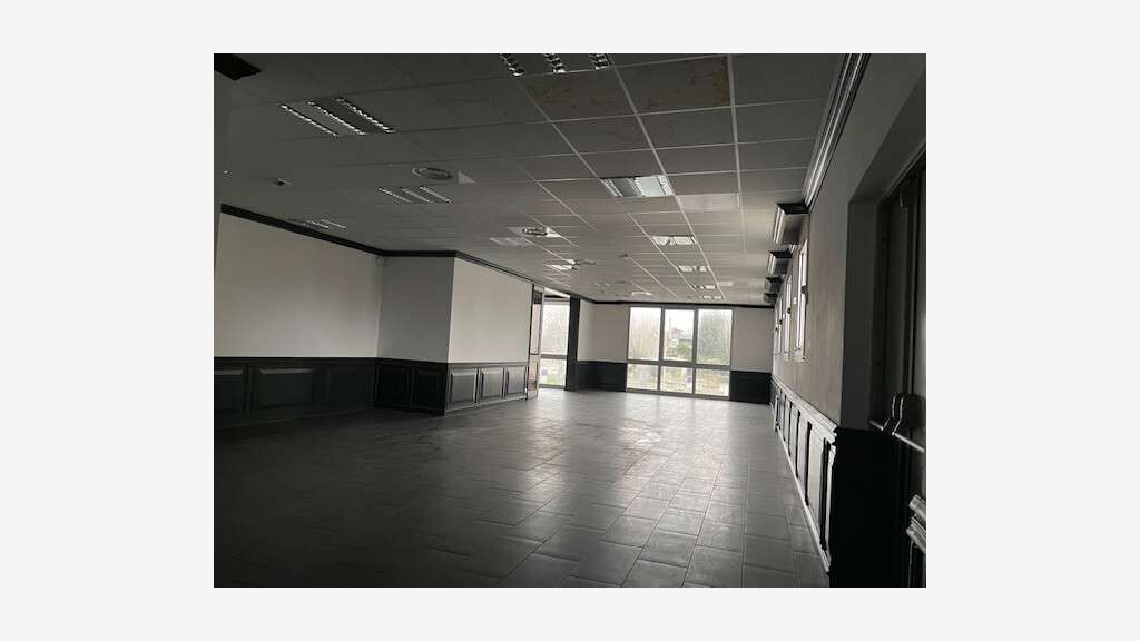 A louer local  480m² LES MILLES 13080 AIX