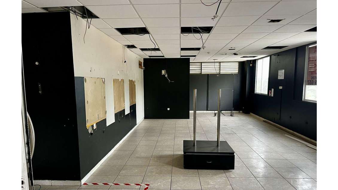 Location local 60m² centre commercial au Marin