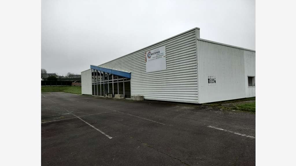 A louer local artisanal 1100m² à Val-Couesnon